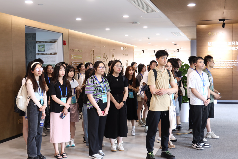 浙江大學(xué)經(jīng)濟(jì)學(xué)院、國際聯(lián)合商學(xué)院全國優(yōu)秀大學(xué)生夏令營到浙江東方參訪2.JPG